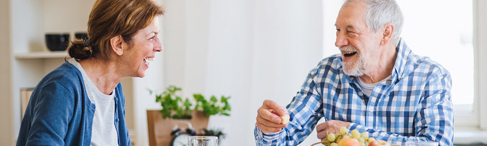 Senior couple eats breakfast early to reduce diabetes risk