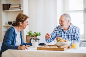 Senior couple eats breakfast early to reduce diabetes risk