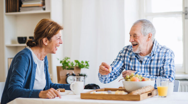 Senior couple eats breakfast early to reduce diabetes risk